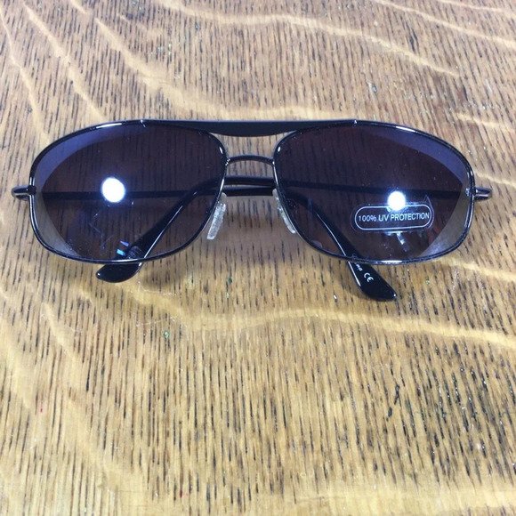 Black Metal Frame Sunglasses - Picture 4 of 4